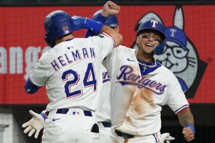 Rangers: Freeman y Helman, hits y jonrones en lanzamientos seguidos