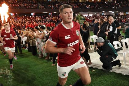 Farrell lidera Lions: Victoria sufrida y apunta al Test decisivo