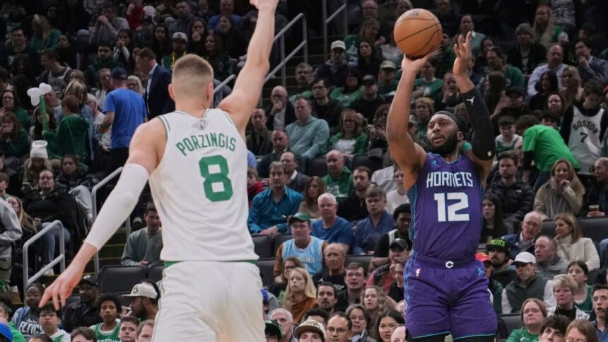 Okogie Refuerza a Rockets: Acuerda Contrato por un Año y 3.1M