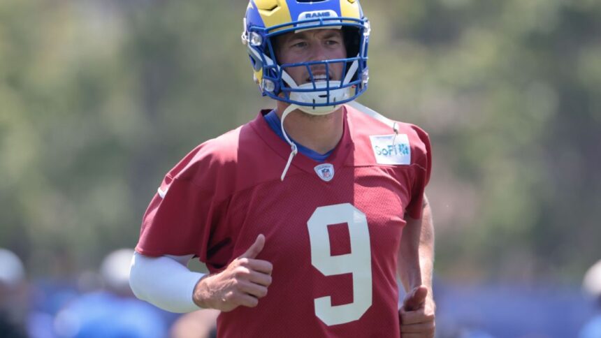 Stafford Limitado en el Campamento Rams por Dolor de Espalda, pero Listo para la Temporada