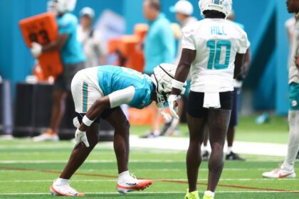 Burns de los Dolphins teme desgarro de ligamento; Matos también lesionado