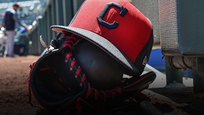 DeLauter de Guardians: Cirugía de Muñeca, Baja por Fractura en MLB