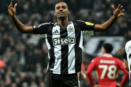 Isak Abierto a Salida del Newcastle: ¿Liverpool al Acecho?