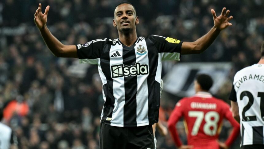 Isak Abierto a Salida del Newcastle: ¿Liverpool al Acecho?