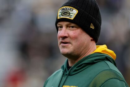 Hackett Regresa a Packers: Refuerza Defensa con Perspectiva Ofensiva