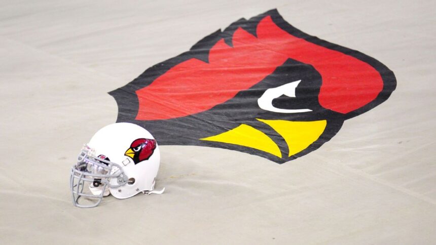 Cardinals: J.J. Russell Hospitalizado Tras Choque en Entrenamiento