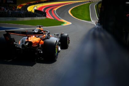 Piastri Sorprende en Spa: Lidera Práctica por Delante de Verstappen