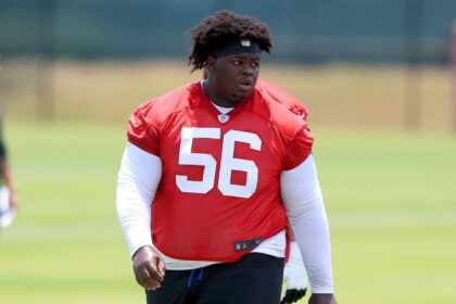 Watson, el jugador más pesado de la NFL, busca salud y debut con los Bucs