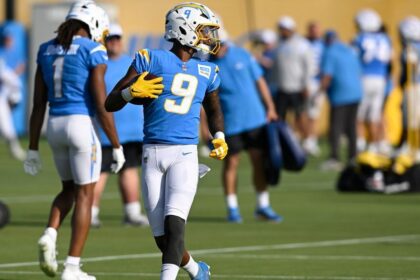 Falcons refuerzan ataque: Fichan a DJ Chark, ex receptor de Chargers