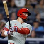 Schwarber Conquista 1000 Hits con HR y Supera a McGwire: Phillies Celebran