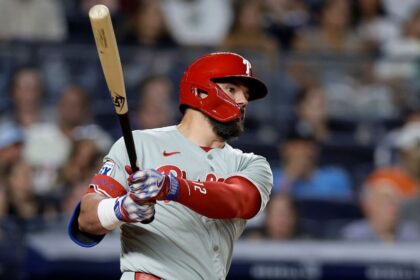 Schwarber Conquista 1000 Hits con HR y Supera a McGwire: Phillies Celebran