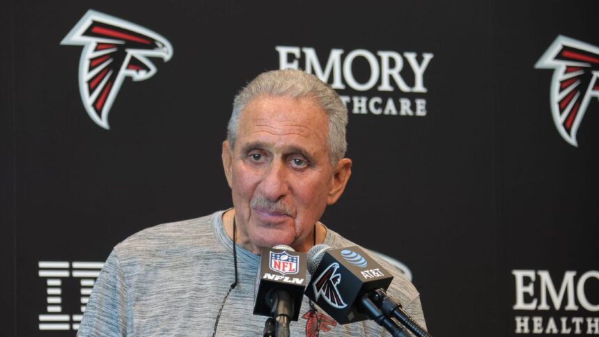 Falcons Confía en su Equipo: Blank Ve Futuro Ganador con Penix Jr.