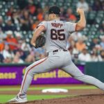 Giants Sufren: Landen Roupp a la IL por Inflamación en el Codo