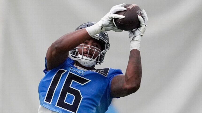 Burks de Titans Sufre Fractura: Preocupación en Nashville por el Receptor