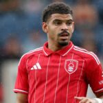 Gibbs-White se queda en Forest: Frena el fichaje por el Tottenham y firma nuevo contrato