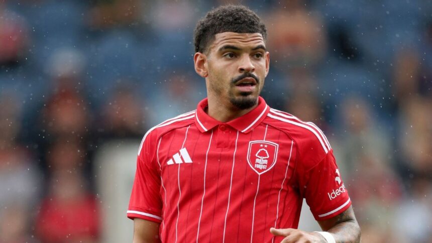 Gibbs-White se queda en Forest: Frena el fichaje por el Tottenham y firma nuevo contrato