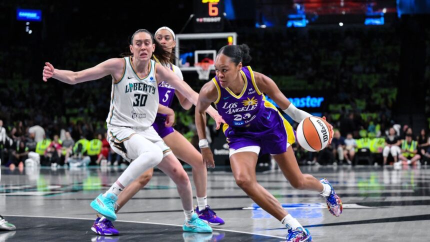 Stewart, estrella de Liberty, abandona juego por lesión en la pierna