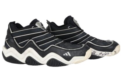 Zapatillas Adidas de Kobe en su debut como titular alcanzan $240K