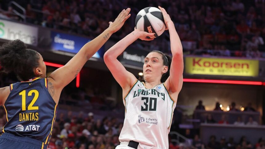 Breanna Stewart: Estrella de Liberty Evita Lesión Grave en la Pierna