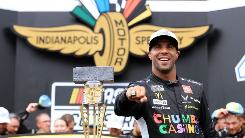 Wallace hace historia en Indy: Primer piloto negro gana Brickyard 400