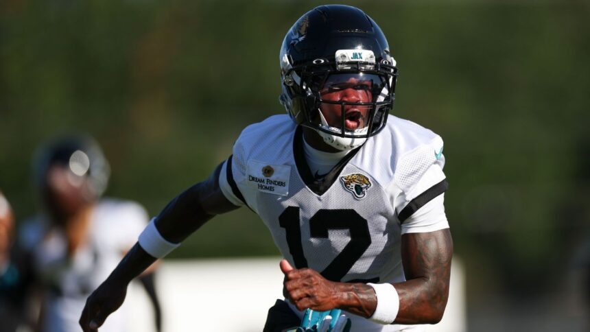 Hunter, estrella de Jaguars, jugará ofensiva y defensiva en scrimmage