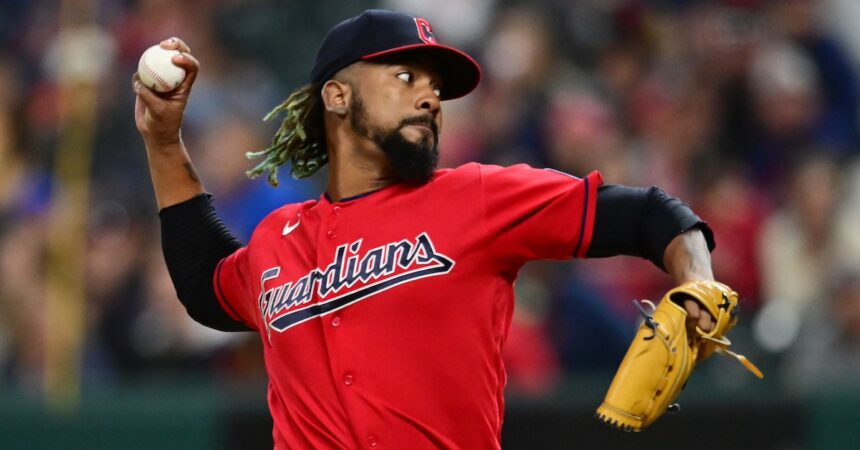Clase, Cerrador de Guardians, en Licencia por Investigación de Apuestas MLB