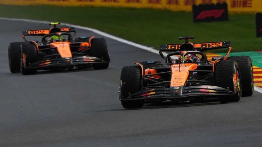 Piastri frena a Norris en Bélgica: Duelo McLaren en la cima de F1