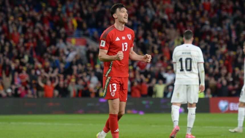 Wrexham apunta a Kieffer Moore: El delantero galés en la mira del club