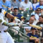 Chourio de Brewers Sufre Lesión Tras Triple: Preocupación en Milwaukee