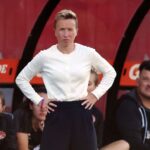 Bev Priestman, Ex-Canadá, Fichada por Wellington Phoenix Tras Escándalo de Espionaje