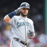 Suárez Brilla en Regreso a Seattle: Jonrón y Liderazgo en Victoria de Marineros