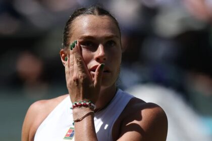 Sabalenka sufriendo vence a Raducanu; Bouzas, su rival en Cincinnati