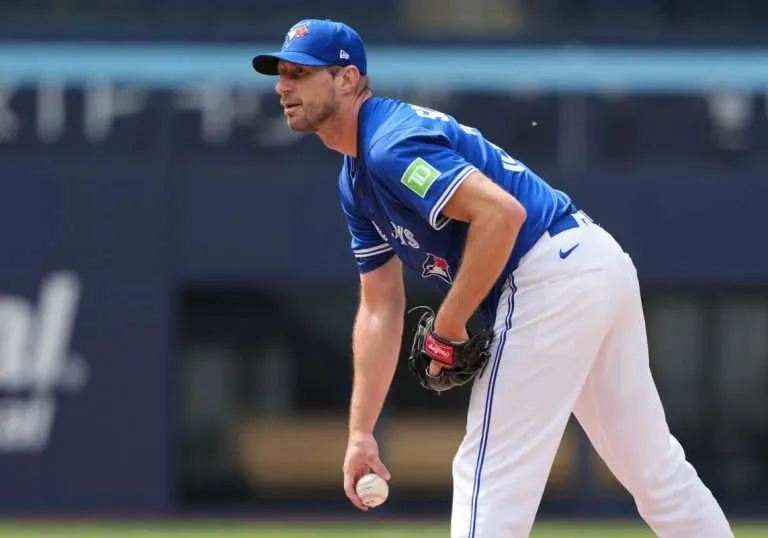 Scherzer Brillante, Guerrero Jr. Decide: Azulejos Dominan a Cachorros