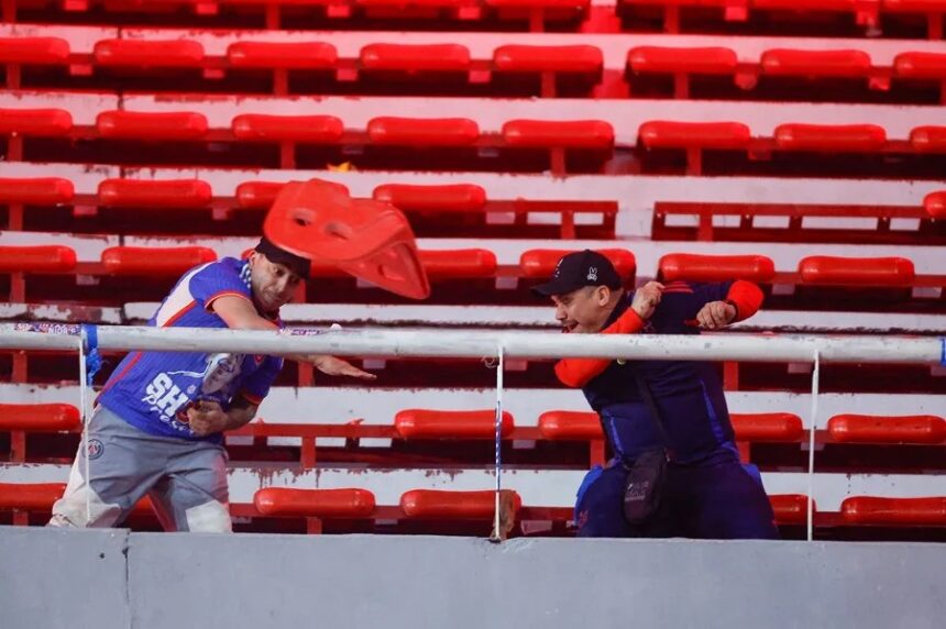 Liberan a 104 Hinchas Chilenos Tras Incidentes en Partido de Copa Sudamericana