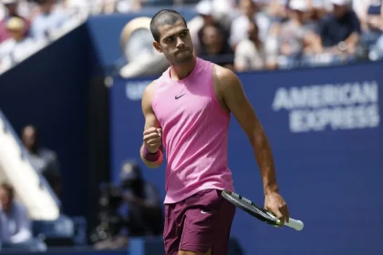 Alcaraz avanza en US Open: Arrolla a Darderi y busca octavos