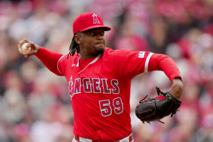 Dominicanos dominan MLB: Soriano y Alcántara brillan, Devers jonronea