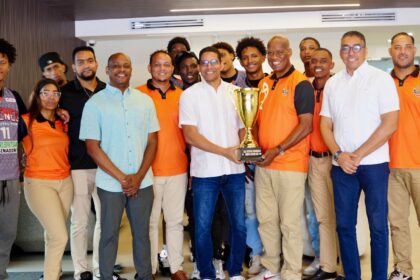 INAPA honra a Trenes del Este: Arnaud y Uribe celebran el campeonato