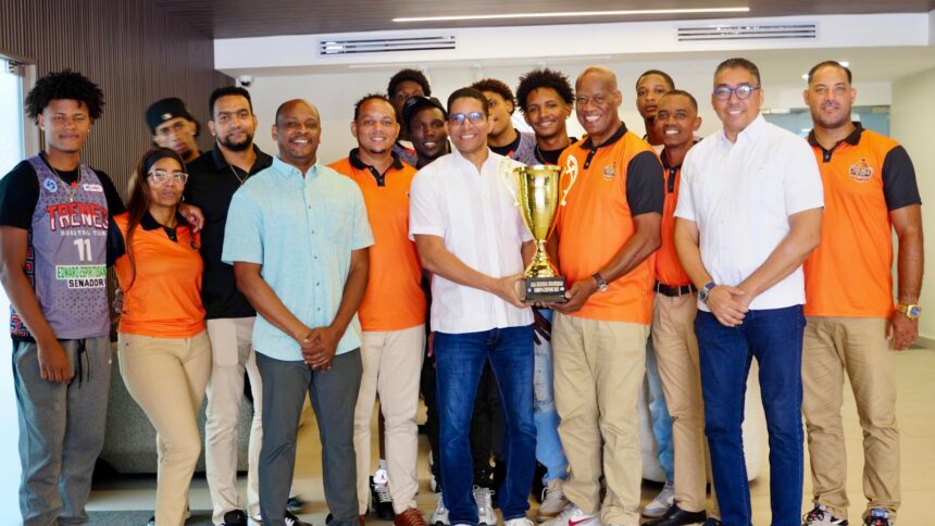 INAPA honra a Trenes del Este: Arnaud y Uribe celebran el campeonato