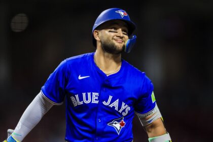 Bo Bichette a la lista de lesionados: Esguince en rodilla frena a estrella de Azulejos