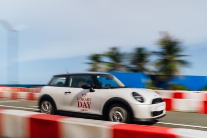 MINI JCW: Experiencia Inmersiva en Pista Celebra su Legado Deportivo