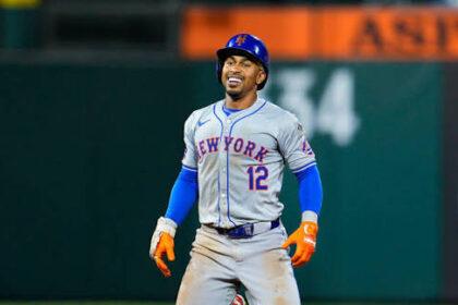 Mets arrasan a Padres: Ofensiva explosiva y jonrones encaminan victoria clave