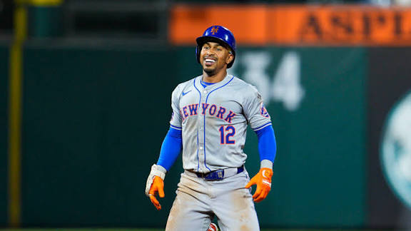 Mets arrasan a Padres: Ofensiva explosiva y jonrones encaminan victoria clave