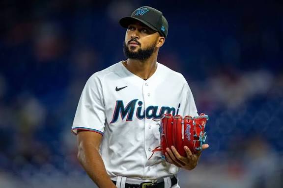 Alcántara brilla: Marlins arrasan a Rockies y consolidan racha ganadora