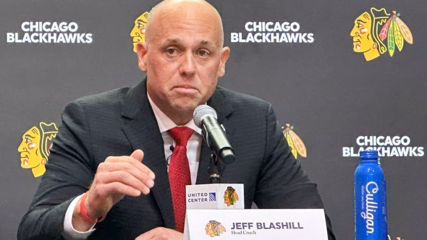 Blashill Impone Ritmo Intenso en el Primer Día de Entrenamiento con Blackhawks