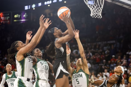 Young da el triunfo a Aces: Las Vegas a Semifinales WNBA