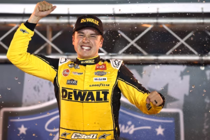 Bell domina en Bristol: Joe Gibbs Racing arrasa en playoffs NASCAR