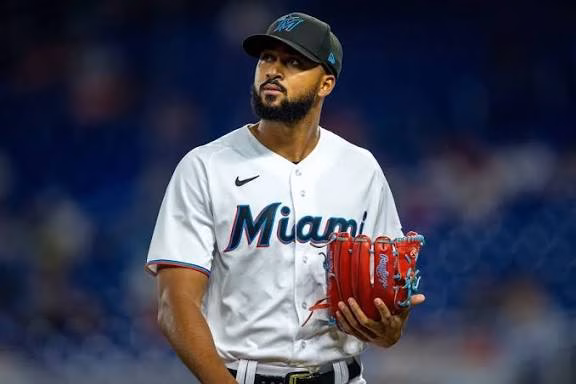 Sandy Alcántara Brilla y Marlins Barrer a Rockies: ¡Dominio en Denver!
