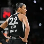Fever Sorprende a Aces: Mitchell Domina y Roba Ventaja en Semifinales WNBA