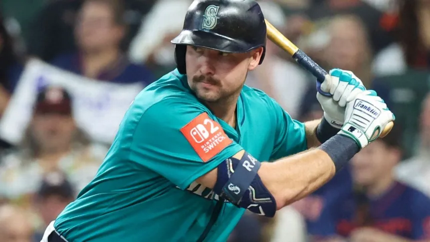 Raleigh Impulsa Barrida de Marineros: 58 HR y Dominio ante Astros