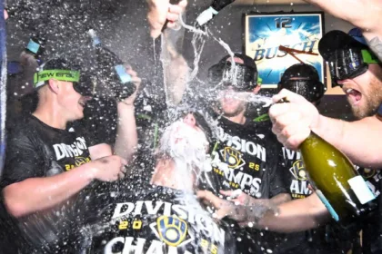 Brewers Celebran Título Divisional: ¿Favoritos o Cenicienta en Playoffs MLB?